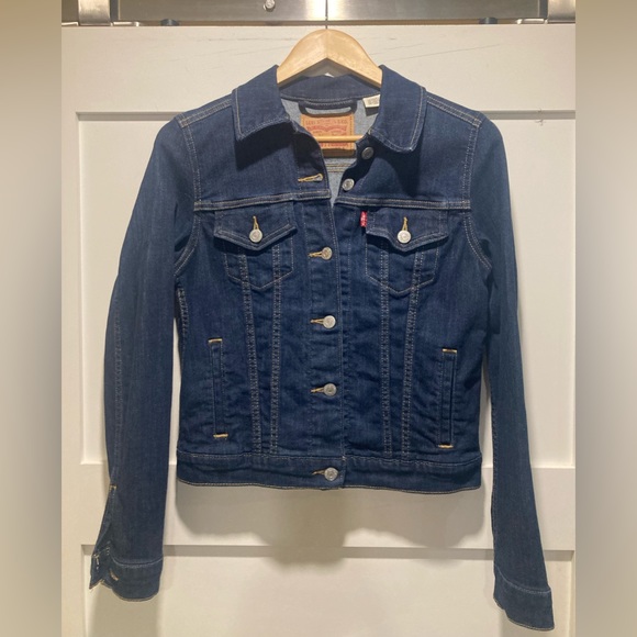 Jackets & Blazers - Levi’s dark wash size small Jean jacket